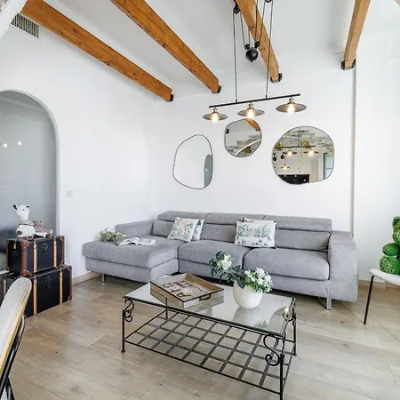 My Casa - Emmanuel - Cozy With Port View Апартаменты